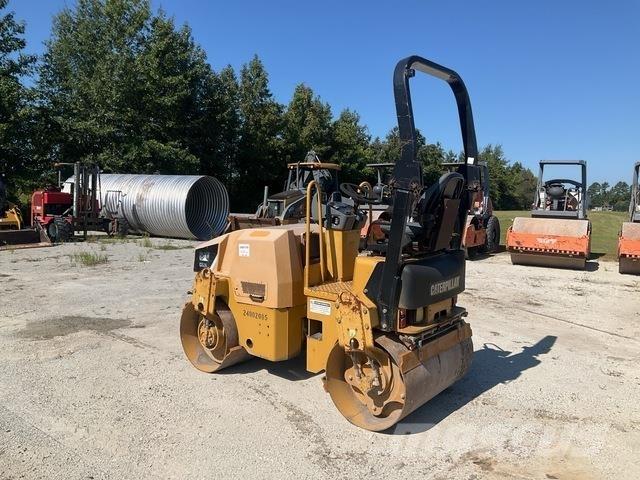 CAT CB24 Divvalču grunts veltņi