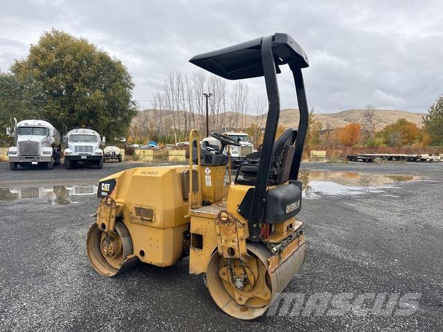 CAT CB24 Divvalču grunts veltņi