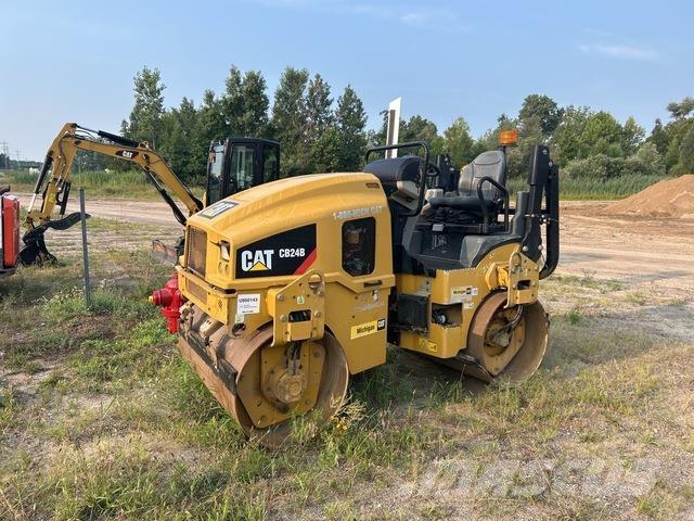 CAT CB24B Divvalču grunts veltņi