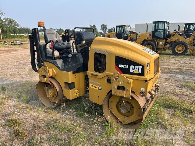 CAT CB24B Divvalču grunts veltņi