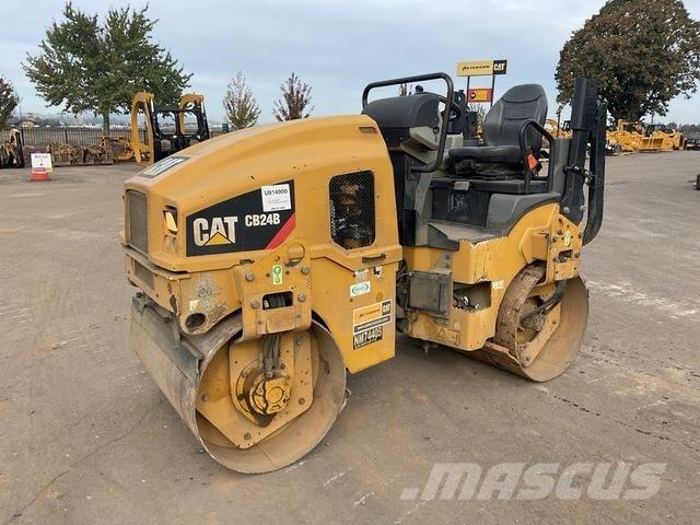 CAT CB24B Divvalču grunts veltņi