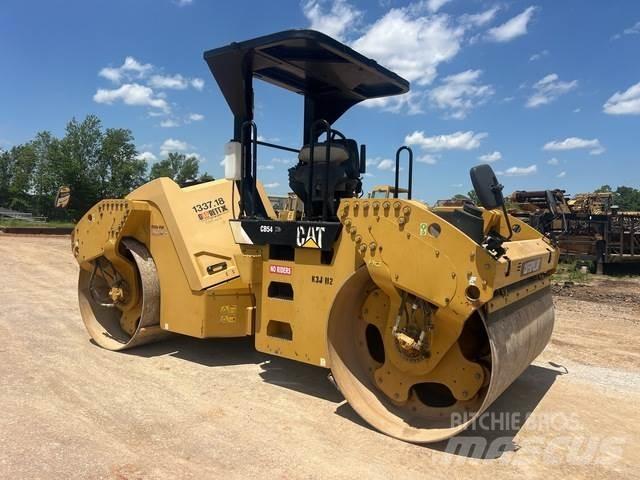 CAT CB54 XW Divvalču grunts veltņi