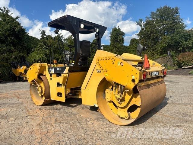 CAT CB54 XW Divvalču grunts veltņi