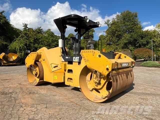 CAT CB54 XW Divvalču grunts veltņi