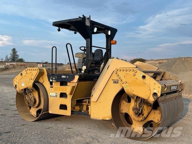 CAT CB54 XW Divvalču grunts veltņi