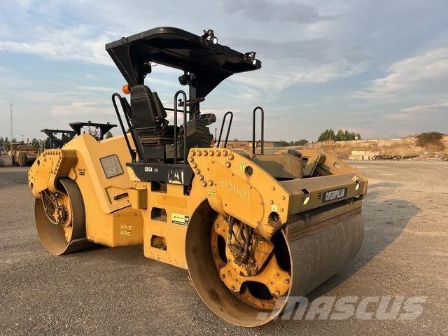 CAT CB54 XW Divvalču grunts veltņi