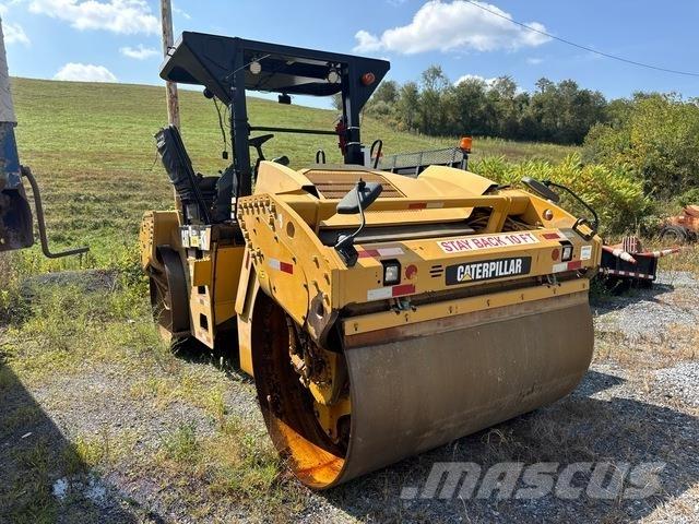 CAT CB54 XW Divvalču grunts veltņi
