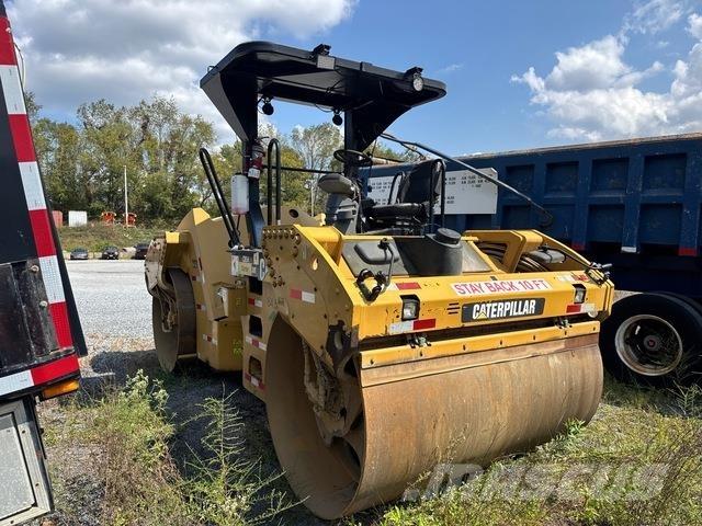 CAT CB54 XW Divvalču grunts veltņi