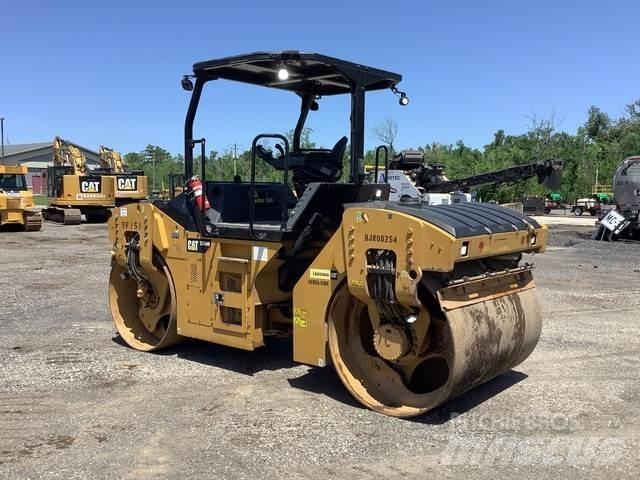 CAT CB54B Divvalču grunts veltņi