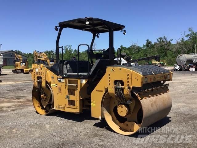 CAT CB54B Divvalču grunts veltņi