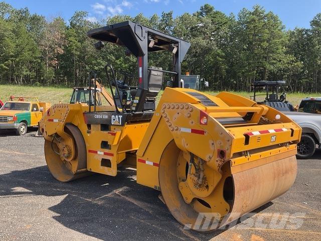 CAT CB54XW Divvalču grunts veltņi