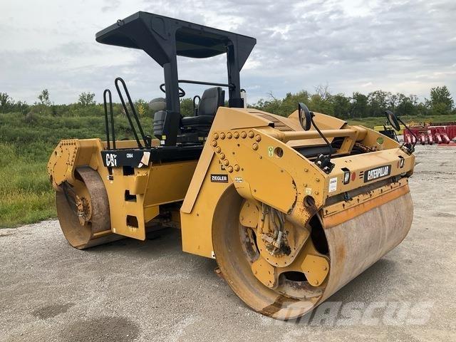 CAT CB64 Divvalču grunts veltņi