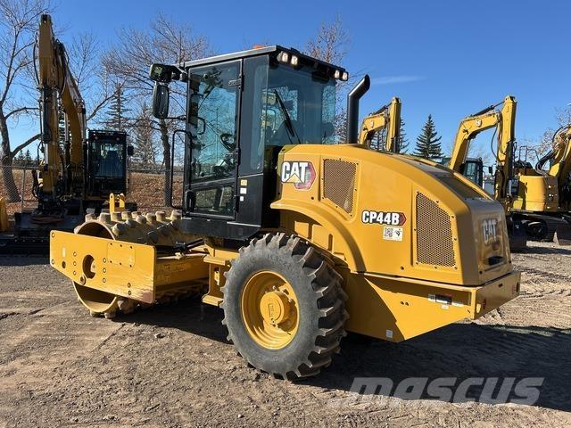 CAT CP44B Vienvalča grunts veltņi