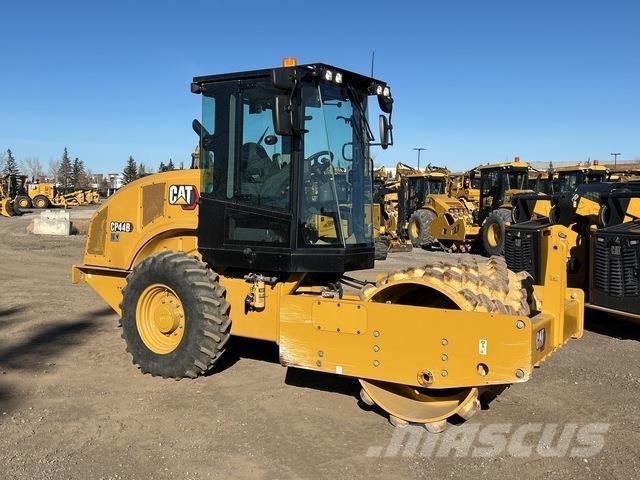 CAT CP44B Vienvalča grunts veltņi