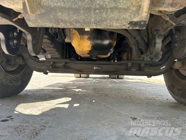 CAT CT660 Kravas automašinas konteineru vedeji