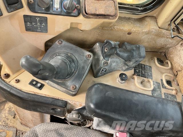 CAT D10R Kāpurķēžu buldozeri