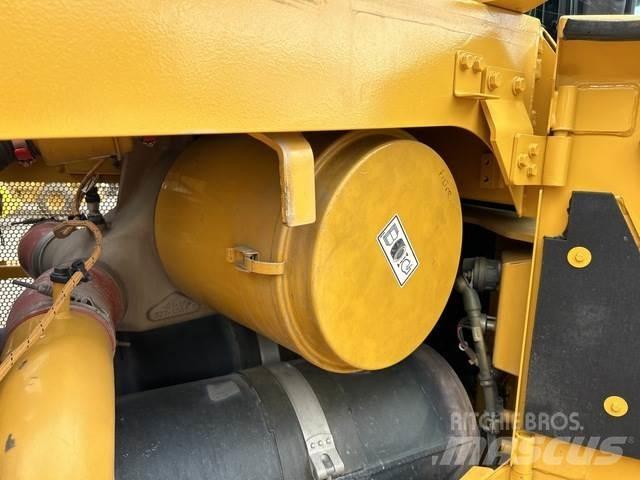 CAT D10T2 Kāpurķēžu buldozeri