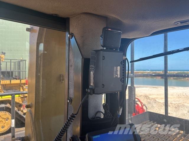 CAT D11T Kāpurķēžu buldozeri