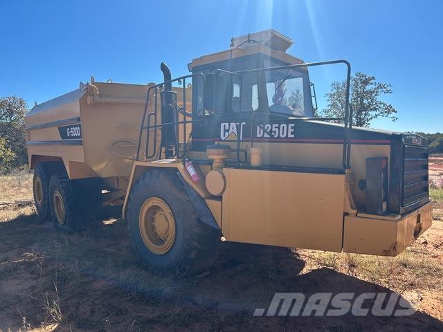 CAT D250E Ūdens mašīnas