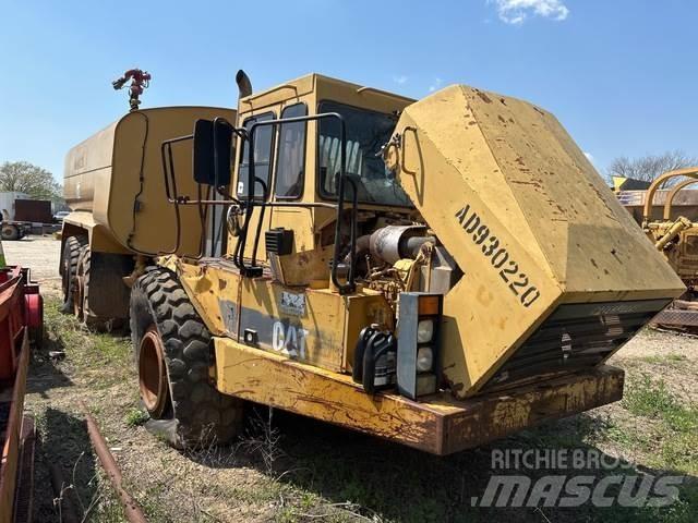 CAT D300D Ūdens mašīnas