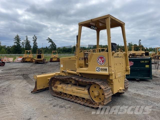 CAT D3B Kāpurķēžu buldozeri