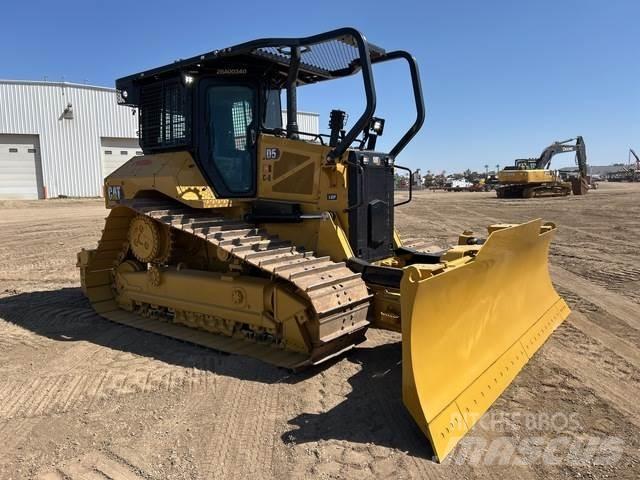 CAT D5 Kāpurķēžu buldozeri
