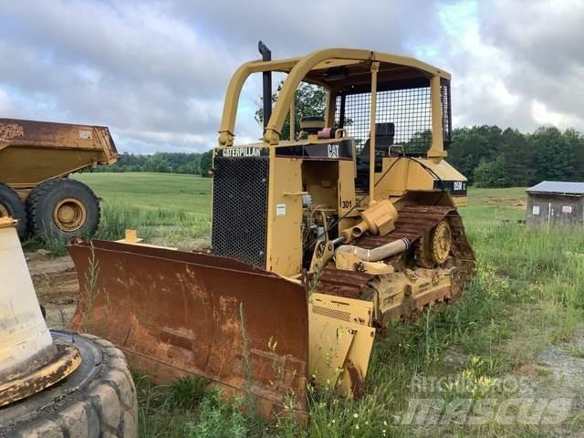 CAT D5M XL Kāpurķēžu buldozeri