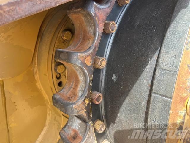 CAT D6R Kāpurķēžu buldozeri