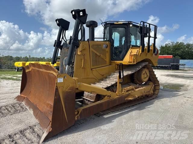 CAT D7 Kāpurķēžu buldozeri