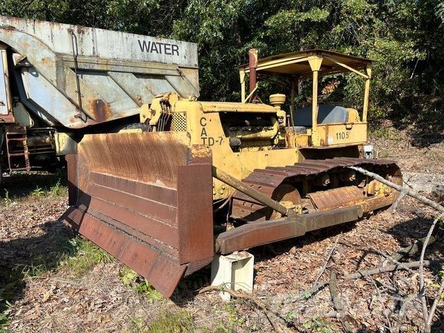 CAT D7 Kāpurķēžu buldozeri