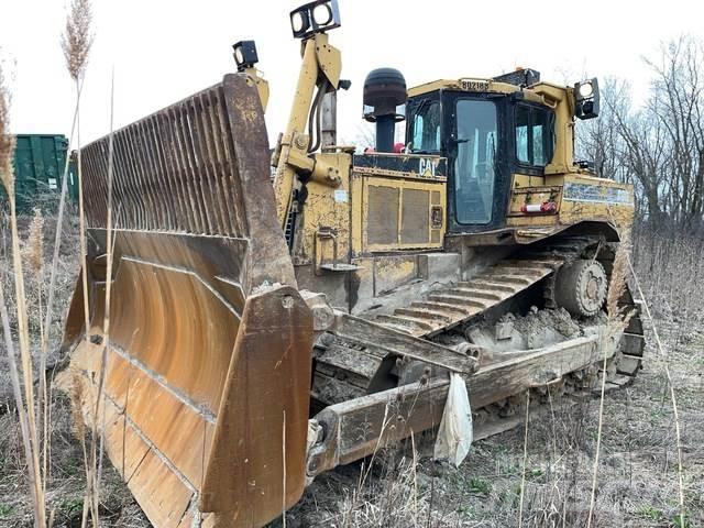 CAT D8R Kāpurķēžu buldozeri