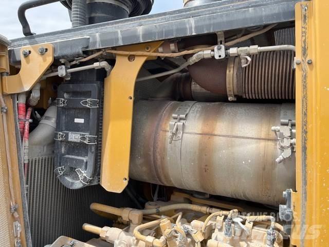 CAT D8T Kāpurķēžu buldozeri