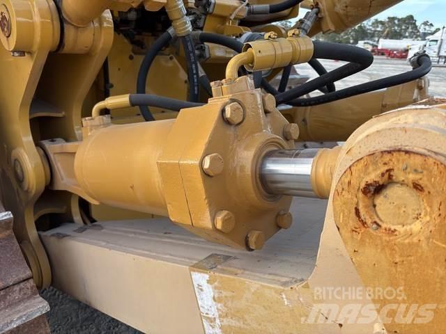 CAT D8T Kāpurķēžu buldozeri