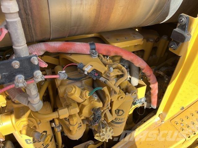 CAT D8T Kāpurķēžu buldozeri
