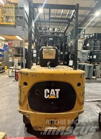 CAT E8000 Elektriskie iekrāvēji