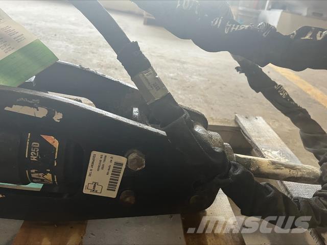 CAT H25D Āmuri/Drupinātāji