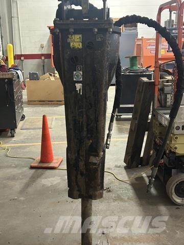 CAT H95 Āmuri/Drupinātāji