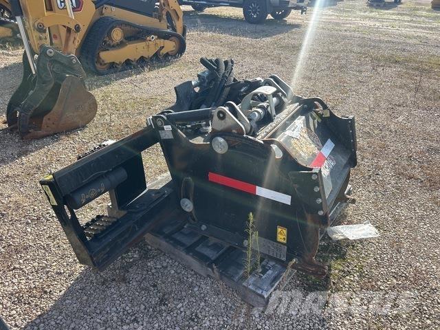 CAT PC306 Šļūces
