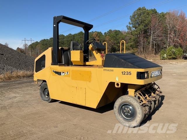 CAT PS150 Pneimatiskie veltņi