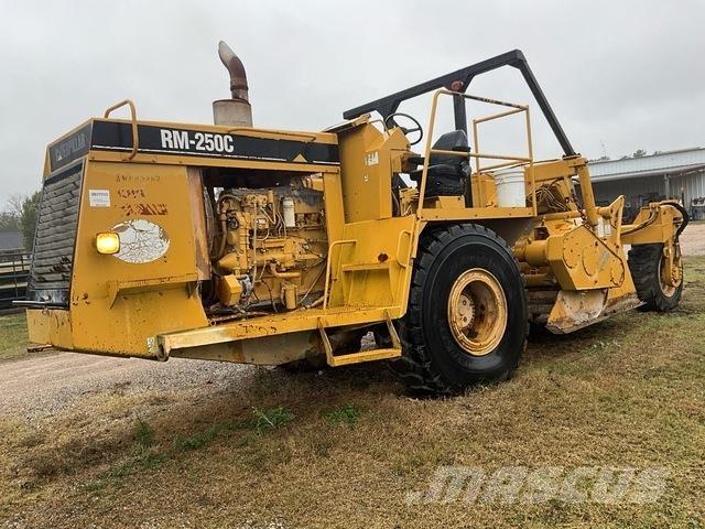 CAT RM-250C Augsnes blīvētāji
