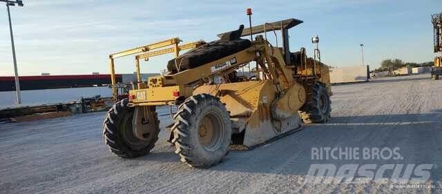 CAT RM300 Augsnes blīvētāji
