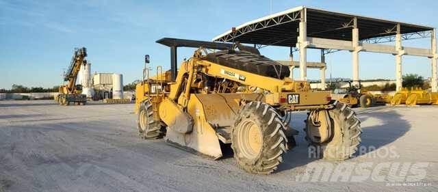 CAT RM300 Augsnes blīvētāji