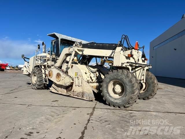 CAT RM500 Augsnes blīvētāji