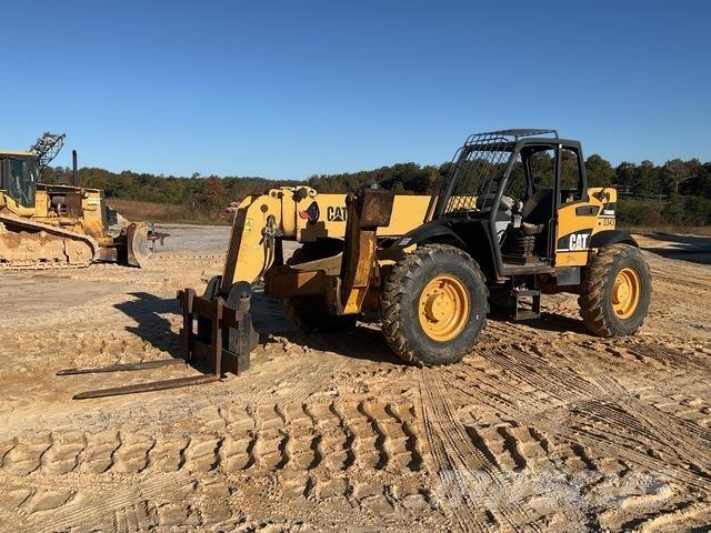 CAT TH460B Teleskopiskie manipulatori