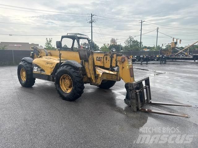 CAT TH560B Teleskopiskie manipulatori
