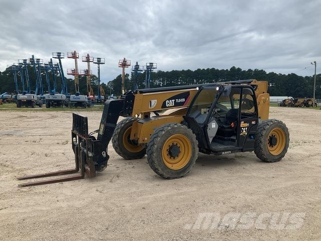 CAT TL642D Teleskopiskie manipulatori