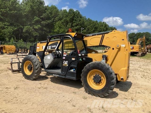 CAT TL642D Teleskopiskie manipulatori