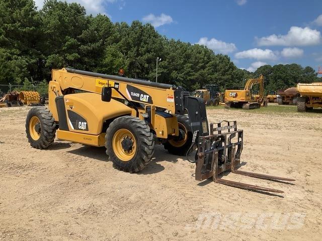 CAT TL642D Teleskopiskie manipulatori