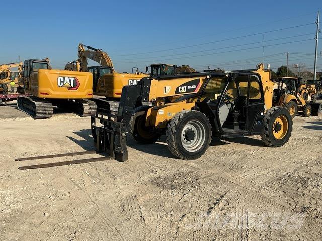 CAT TL642D Teleskopiskie manipulatori