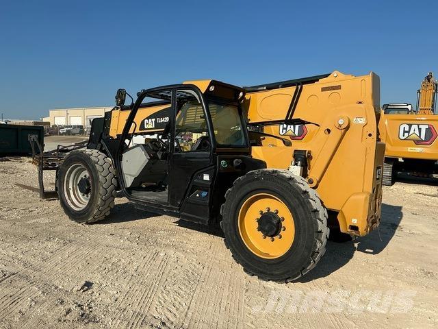 CAT TL642D Teleskopiskie manipulatori